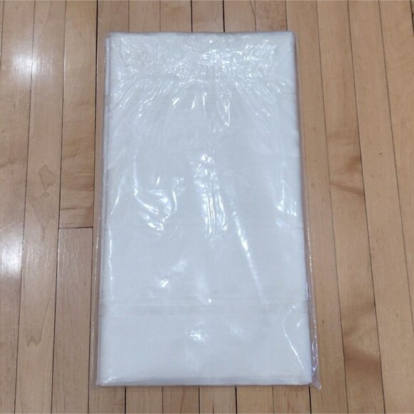 Vintage NOS Two Ply Yarn Warranted Damask Tablecloth Desert Rose 58 X 88 White - Picture 2 of 5